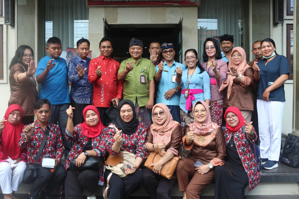 Kegiatan Studi Tiru dari Dinas P2KB Kabupaten Donggala Provinsi Sulawesi Tengah mengunjungi Kampung KB Desa Dalung